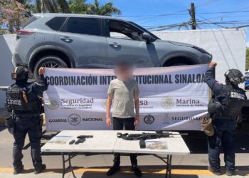 En Angostura, aseguran a un civil, un vehículo, armas y cargadores