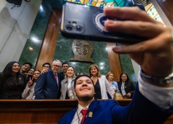 “En ustedes descansa el presente y futuro de nuestra democracia”, expresa el gobernador Rocha al instalar el Parlamento Juvenil