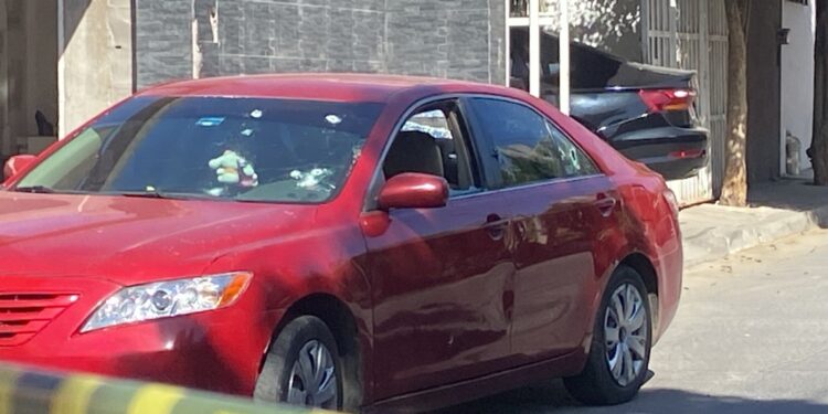Atacan a balazos auto estacionado y provocan activación de protocolos de seguridad del CBTIS 224