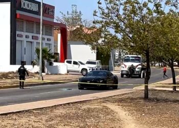 Atentan a balazos a conductor de auto deportivo cerca de la Marina