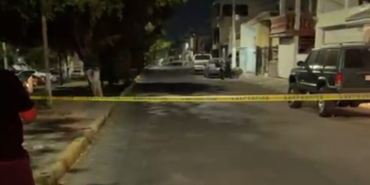 Atacan a balazos a tránsito municipal en Cañadas y fallece cuando recibía atención médica