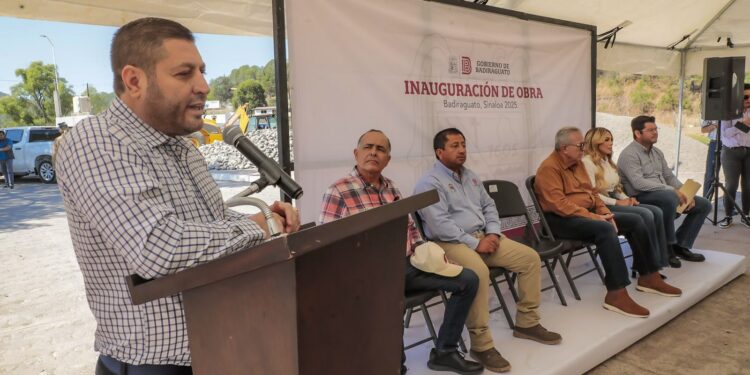 ¡Más obra para Badiraguato! Rocha Moya y José Paz López inauguran calles en Surutato
