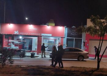 Dos elementos de la Policía Municipal de Mazatlán fueron asesinados a balazos la noche de ayer.