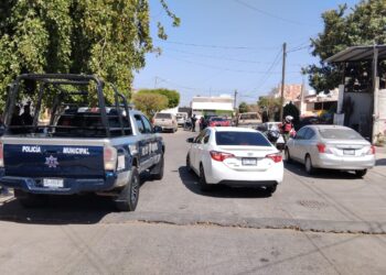 Policía de Investigación resulta herido al oponerse a ser despojado de su automóvil