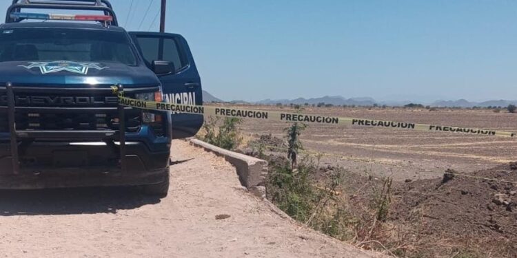 Hallan a una persona sin vida en envuelta en hules negros cerca de Mocorito