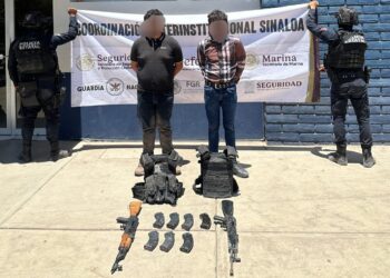 Policías estatales detiene a 2 civiles, asegura armamento y un vehículo en Culiacán