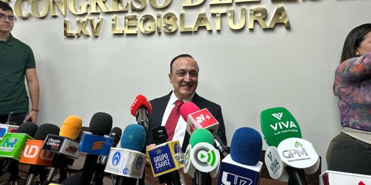 Alcalde sustituto de Ahome anuncia que pondrá “muchas escobas contra la corrupción” en el municipio