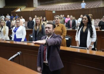 Rinde protesta Hólincer Castro como diputado, suple a Genaro García