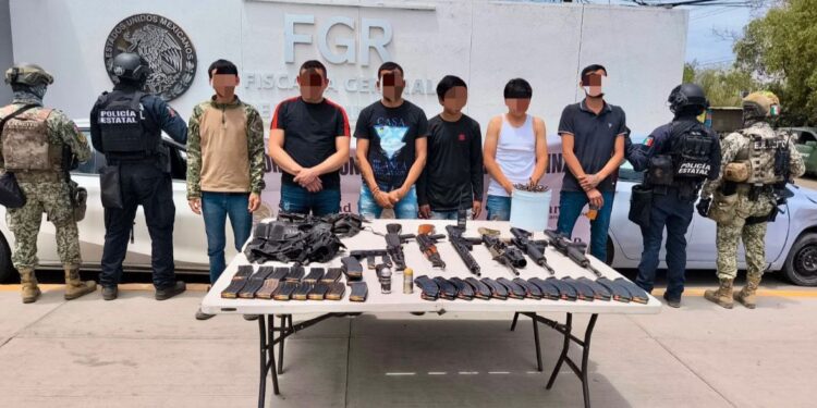 Presentan al grupo armado detenido esta mañana en Navolato