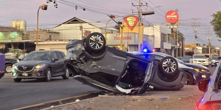 Madre e hija resultan heridas en choque en Infonavit Humaya