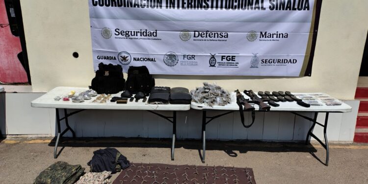 Durante recorridos de seguridad en Rosario, detiene a un civil y le aseguran armas, cargadores, droga y numerario