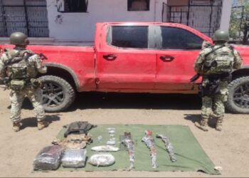 Aseguran camioneta con armas, municiones y equipo táctico en Mazatlán