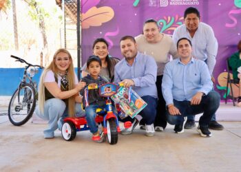 José Paz López continúa festejando a la niñez badiraguatense; visita la comunidad de Morirato y entrega apoyos