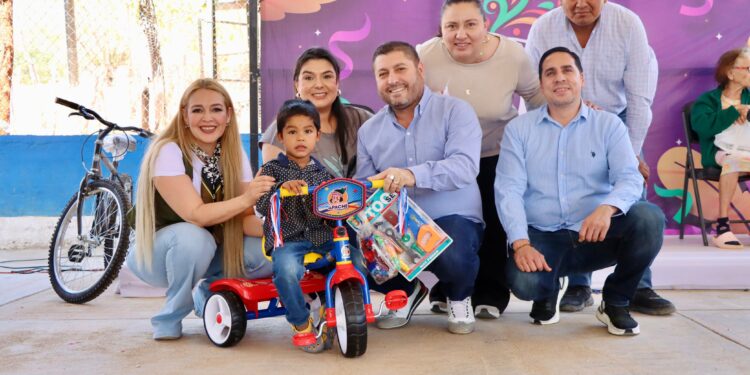 José Paz López continúa festejando a la niñez badiraguatense; visita la comunidad de Morirato y entrega apoyos