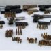 Más de 571 mil pesos en efectivo 7 pistolas, 146 cartuchos útiles y muchas cosas ilegales más son halladas en el panal de Aguaruto