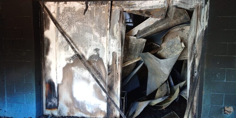 Arde bodega de la extinta tienda MZ en Santa Fe