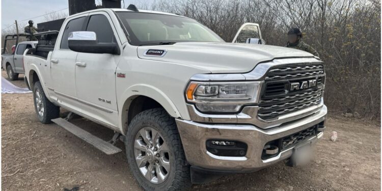 Aseguran droga y municiones en camioneta blindada en Elota