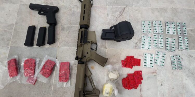Detienen a civil con armas, droga y municiones en Mazatlán