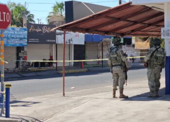 Atacan a balazos depósito de cerveza y licores en la colonia Sinaloa; una pareja resulta herida de bala