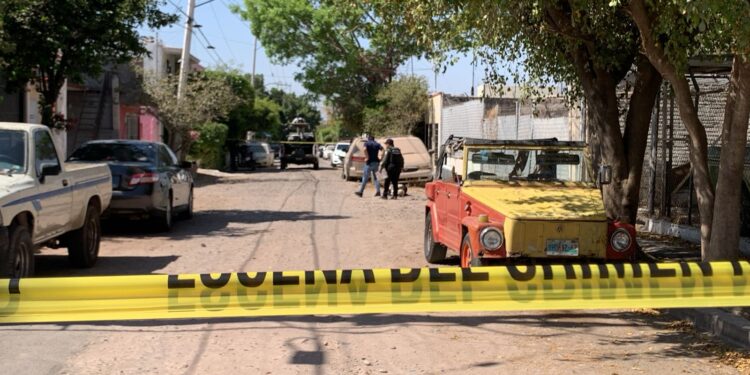 Abandonan a una mujer asesinada a balazos en la colonia Tierra Blanca