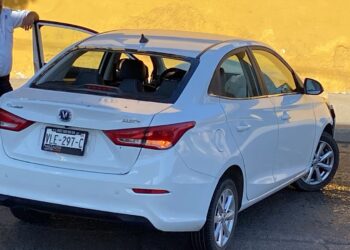 Privan de la libertad a un hombre y dejan abandonado un automóvil en la 10 de Mayo