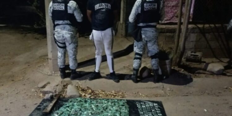 Guardia Nacional detiene a un civil, un vehículo con reporte de robo y dosis de droga en Culiacán