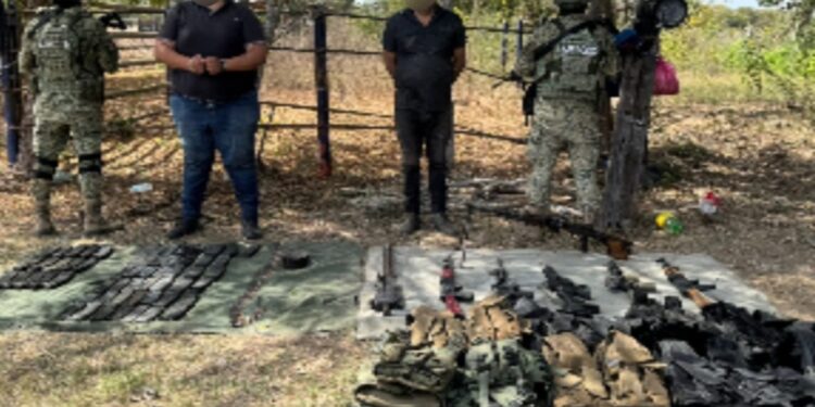 Detienen en Elota a 2 civiles y les asegura armamento, municiones y equipo táctico