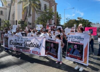 ¡Te queremos de regreso maestro Luis Alexis! Protestan para exigir liberación del docente de primaria de Culiacán