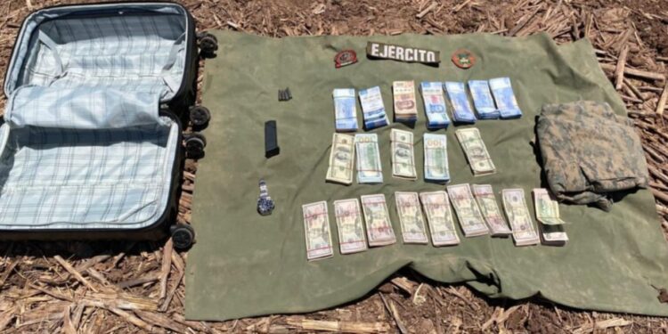 Aseguran efectivo en moneda nacional y dólares en Mocorito