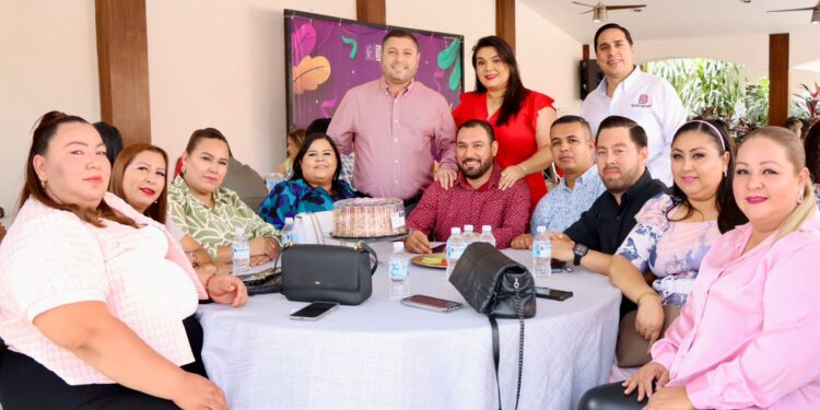 “Los maestros tienen un aliado presidente”: José Paz López reconoce y reitera su compromiso a docentes en Badiraguato
