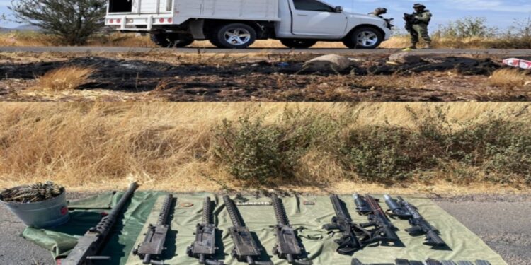 Aseguran vehículo blindado, armas y municiones en Navolato