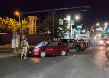 Balean a hombre joven sobre la carretera a Sanalona