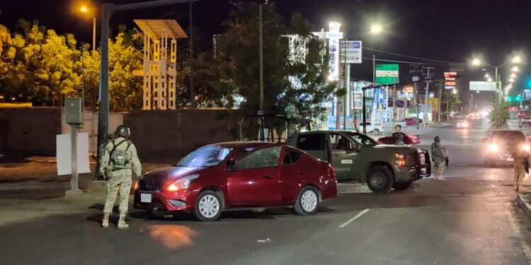 Balean a hombre joven sobre la carretera a Sanalona