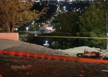 Matan a balazos a joven motociclista afuera de su casa en la Renato Vega Amador