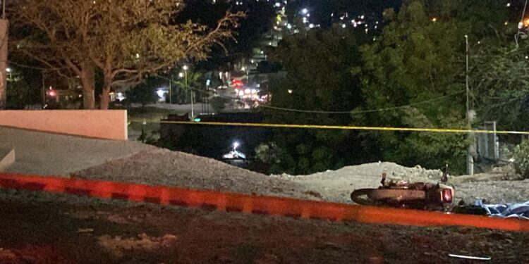 Matan a balazos a joven motociclista afuera de su casa en la Renato Vega Amador