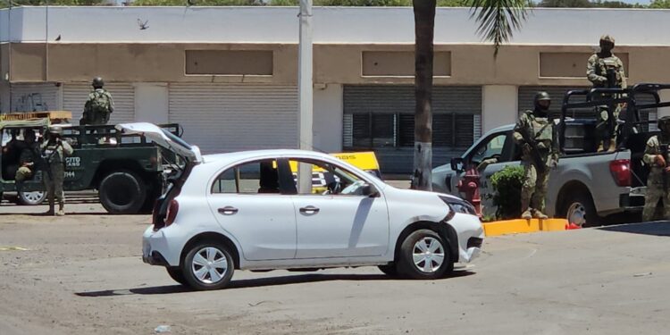 Dos detenidos en auto robado durante las balaceras de la mañana al sur de Culiacán