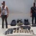 Detienen a dos hombres y aseguran vehículo, armas, municiones y equipo táctico