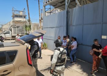 Familiares temen por la seguridad de sus seres queridos internados en Penal de Culiacán; las visitas están suspendidas
