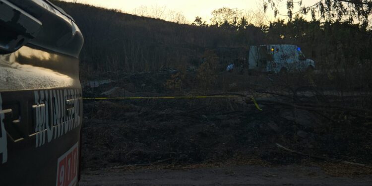 Hallan un cuerpo en llamas en Zona Dorada, sector Los Ángeles