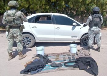 Aseguran vehículo, municiones y ponchallantas en Navolato