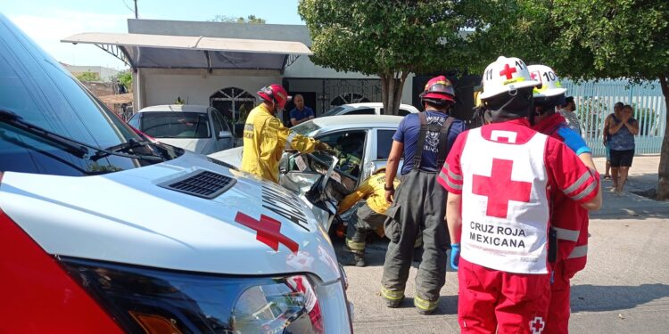 Joven resultan lesionado en choque en la colonia Rubén Jaramillo
