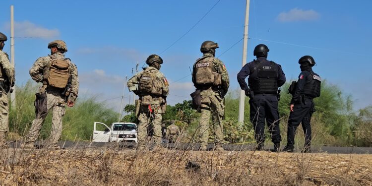 Muere presunto delincuente en enfrentamiento con militares en Villa Juárez, Navolato