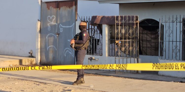 Asesinan con AK-47 a tres hombres en una casa de la Guadalupe Victoria