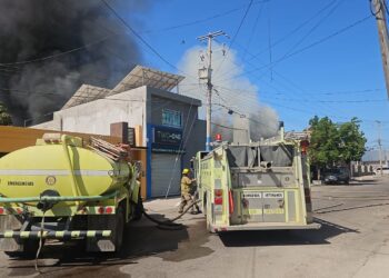 Atacan a balazos e incendia un taller y llenado de agua en la Lázaro Cárdenas