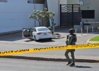Atacan a balazos a dos hombres frente al fraccionamiento privado Delí