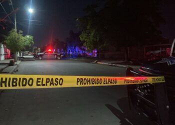 Abandonan a un hombre esposado y asesinado a balazos frente a la Secundaria número 1