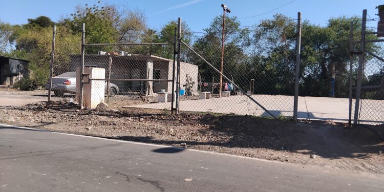 Realizan obra vial a medias y sin baquetas en Berlin, Navolato