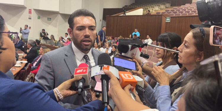 “Soy su primo, nunca  lo negaría”: Hólincer Castro, diputado suplente de Genaro García