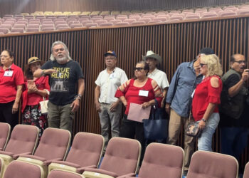 “Mentira, mentira, la misma porquería”, miembros de la CNTE y Somos más que 53 protestan en Congreso del Estado