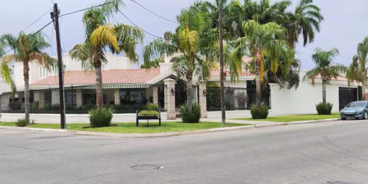 Agentes  de la FGE llegan al domicilio de Gerardo Vargas Landeros